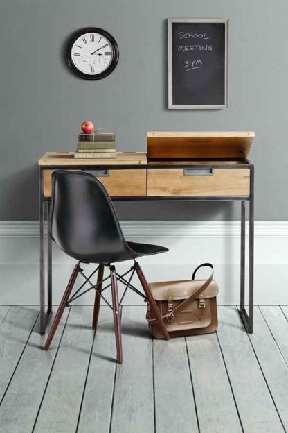 88ac30800eb1ab8bfbe4f77992656004558963cea8bdd007b6d336b89ba9e9b5.jpg An Image of Qubix Industrial Desk - Solid oak and steel