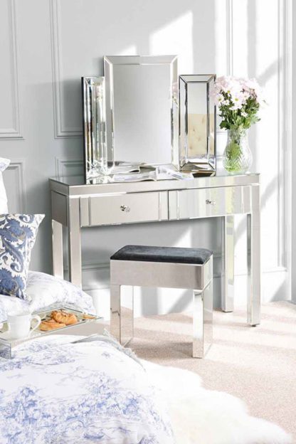 b53a764309b69cac4aae3f01a9dde2caec4f34cbebc1aac45e236685c044a692.jpg An Image of MADISON Mirrored Dressing Table with 4 legs