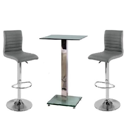 1abfa53659227f62605d7e918e682679240f7c3a4239d534f3a58282b205dee7.jpg An Image of Spice Bar Table In Clear Glass With 2 Grey Ripple Bar Stools