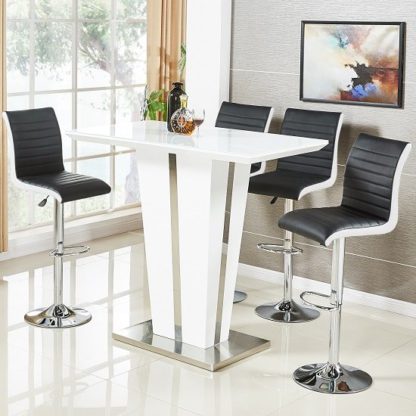 33ff9730e857f0b07e77bf88c5850a106481cfd0967c52a4c26d8164cf441a63.jpg An Image of Memphis Glass Bar Table High Gloss White 4 Ritz Black Stools