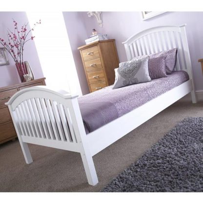 6d28a747667e44702e3efe50c35f1fb10b944f289b0c7b08bf5646bf0c8f42ac.jpg An Image of Madrid Rubberwood Small Double Bed In White