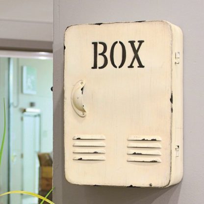 77f048919b116a82d184a931859261c7fd795dbd72c172c2e42ad7629203307e.jpg An Image of Hazel Metal Key Box In Antique White With Door