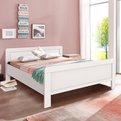 7a21983a805e01109c4ed13cb82e7681310e85af4eaffc39934d0bf0351c9872.jpg An Image of Newport Wooden King Size Bed In White