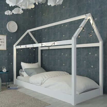 e0c0b5cc523a5076dacafe53a59b50bee67444f6754501ac45dabc8b8ce138bb.jpg An Image of Hickory Wooden Single House Bed In White