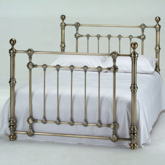 An Image of Victoria Antique Brass Finish Metal Double Bed