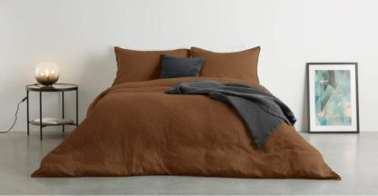 An Image of Brisa 100% Linen Duvet Cover + 2 Pillowcases King Size, Mocha