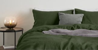 An Image of Brisa 100% Linen Pair Of Pillowcases, Moss Green