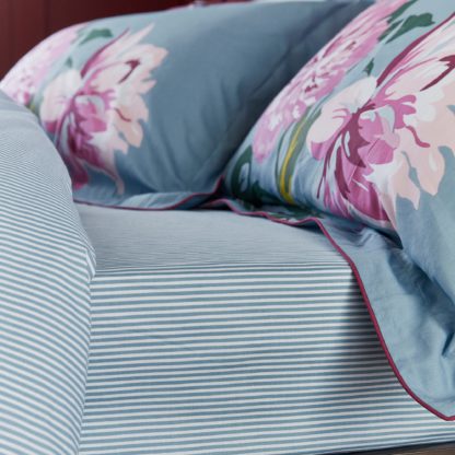 An Image of Joules Melrose Floral Blue 100% Cotton Fitted Sheet Light Blue
