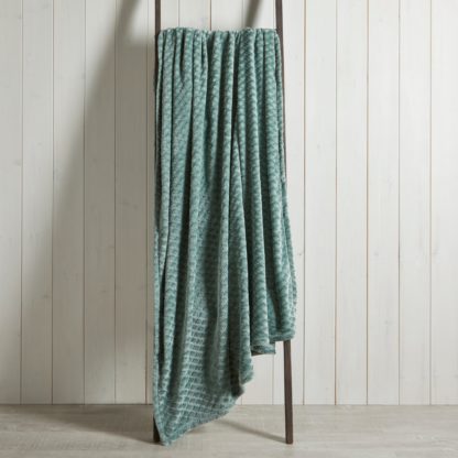 2e1283f269aff77dac6e68846e2df45a7bccd6661c3285428359c3c198748630-1.jpg An Image of Willow Recycled 130cm x 180cm Throw Navy