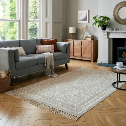 3b4e231cdbe2a2cd6f6031138e1350ce64f35dda6006170f79d06d971b3f104f-1.jpg An Image of Medallion Cotton Rug Medallion Cotton Grey