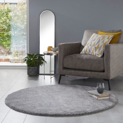 4fc1a2c36fcc194dbc43cd572fee8d4b732799a6d4b4e3d0a461a392afe33ac7-1.jpg An Image of Jude Circle Rug Cream