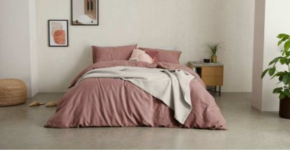 An Image of Tira Linen/Cotton Duvet Cover + 2 Pillowcases, Super King Size, Dark Rose