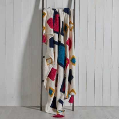 9faa4255b24c6395068d2a9ce40cc73b66da6155b2ee4c4fca6759d2f0d0f3b6-1.jpg An Image of Tufted Multicoloured 130cm x 180cm Throw MultiColoured