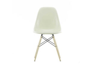 An Image of Vitra Eames Fibreglass Chair DSW Eames Parchment 65 Ash Honey Tone 05 Glides