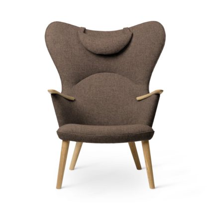 An Image of Carl Hansen & Søn CH78 Lounge Chair with head rest, Oak/Fiord 0151