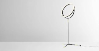 An Image of Franz LED Floor Lamp, Black and Brushed Brass