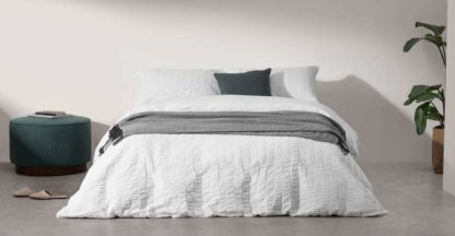An Image of Laboni Seersucker 100% Cotton Duvet Cover + 2 Pillowcases, Double, White