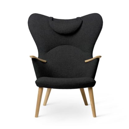 An Image of Carl Hansen & Søn CH78 Lounge Chair with head rest, Oak/Fiord 0151