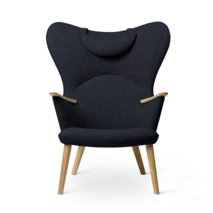 An Image of Carl Hansen & Søn CH78 Lounge Chair with head rest, Oak/Fiord 0151