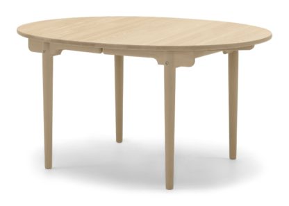 An Image of Carl Hansen & Søn CH337 Extending Dining Table Oiled Oak