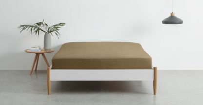 f81fb9df9290b88c0955e9917f2a3928383ccfc59ef1e8c1dbe085186737240f-2.jpg An Image of Brisa 100% Linen Fitted Sheet, Super King, Soft Taupe