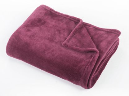 An Image of Argos Home Super Soft Fleece Throw - 125x150cm - Berry