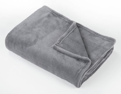 An Image of Argos Home Super Soft Fleece Throw - 125x150cm - Berry