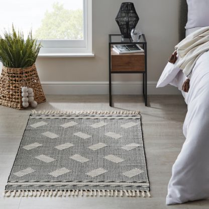 An Image of Fringe Cotton Rug Light Grey