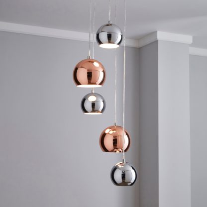 e715701750460aa025d935a9ddd457857088f94b46a0b289551e2ed583862770.jpg An Image of Sora 5 Light Cluster Ceiling Fitting Chrome