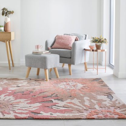 106b7917a535a89f6fbcf554c664785d9542e15abb03b8a69918744bbd20118c-1.jpg An Image of Soft Floral Rug Soft Floral Terracotta