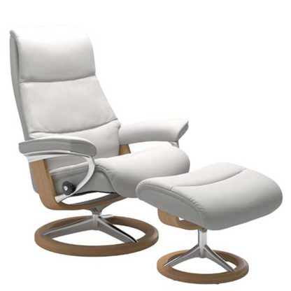 203c88a05bed5843e8298284bdd62d6b5b9004d8e68eb601f3bf2d533a7abff5.jpg An Image of Stressless View Classic Chair Stool Choice of Leather