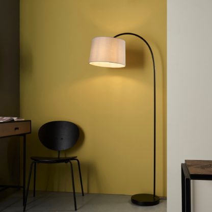 An Image of Carlson Floor Lamp Black