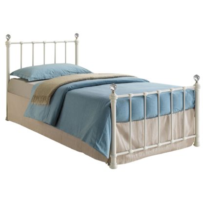 35552dda8a44e52fa59e9719c9ebddcd3012a0effb166099b502fcdbeea65f68.jpg An Image of Jessica Cream Bed Cream