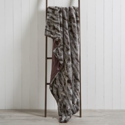 An Image of Marble Plush Faux Fur 130cm x 180cm Throw Blush