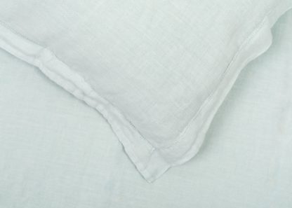 b9307ebeb66d4be94c1f8f06c612c1cda9400ab04ffbde8bb322b3894ad6f070.jpg An Image of Heal's Washed Linen Mint Fitted Sheet King