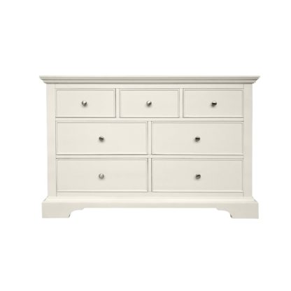 f429ed2692ab53df9a95138dd277ad583bba4e3b77b95ae560ffb83db7e877e3.jpg An Image of Charlotte 7 Drawer Chest White