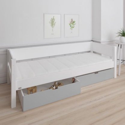 1292c5167f6a0feb0cca4a4346703a72b7ca4f377964a3fda54dacd07c875131.jpg An Image of Morden Kids Wooden Day Bed In White With Silver Grey Drawers