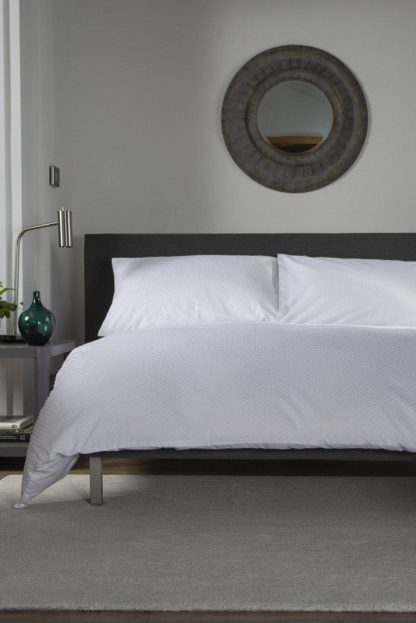 An Image of Tufted Dot King Duvet Set