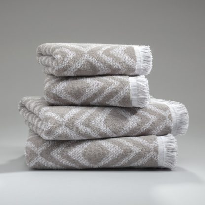 An Image of Habitat 4 Piece Diamond Geo Towel Bale - Grey