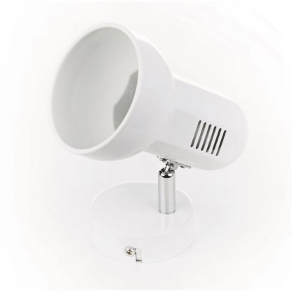 55c06c984e1c976c6c973f86de0f3f85a80e6e18e73b7ecca8ce2c5c7ef30a17.jpg An Image of Owen White Spotlight