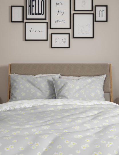 An Image of M&S Cotton Mix Daisy Bedding Set