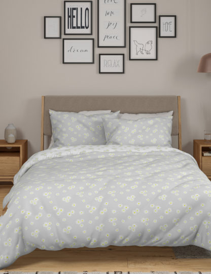 An Image of M&S Cotton Mix Daisy Bedding Set