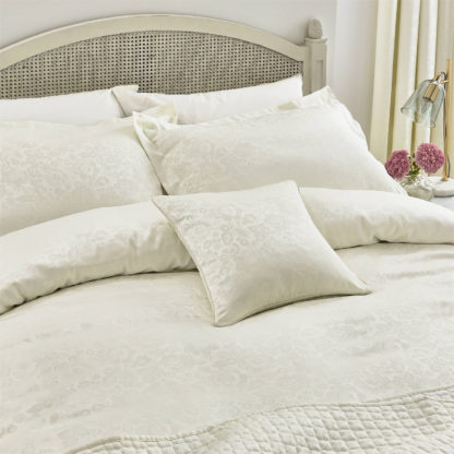 An Image of Helena Springfield Cassie Duvet Cover - King
