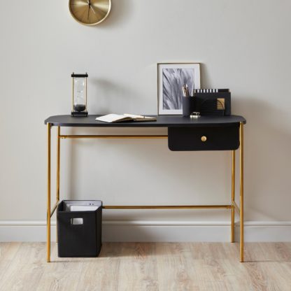 An Image of Petra Desk Black