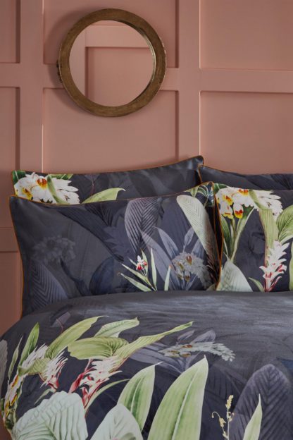 12dadf9b7318f7aa94dab4396bfd57aa291636cf1f0f27ca9fcf34154b643bba.jpg An Image of Artemis Pillowcase Pair