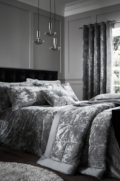 An Image of Crushed Velvet King Duvet Set