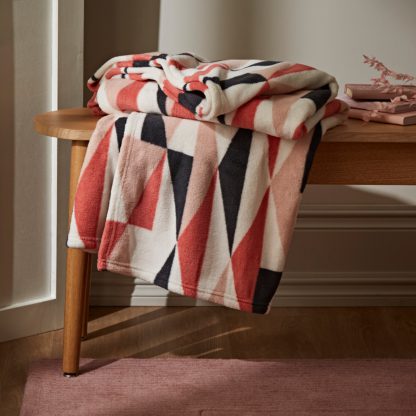 46090b9929c0edd21ac51fe1daa3750d1fd0846e2e07d69f6335361f9554c786.jpg An Image of Pink Diamond Fleece Throw Pink
