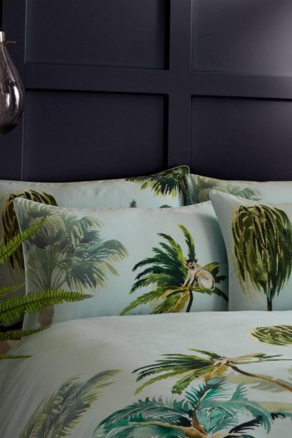 6895c0e775672bd1a5069c3bd30a895abe29baed89b409d51c56a05322df50c5.jpg An Image of Forsteriana Pillowcase Pair