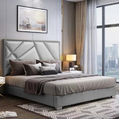 76338d6b449450ca22d096021d8fbf253a01e65fd808b324856c9accaf43c82f.jpg An Image of Cherokee Plush Velvet King Size Bed In Grey