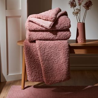 An Image of Borg Wool Look Throw Blush (Pink)